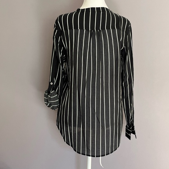 Carve Designs | 100% Organic Cotton | Button Down Black and White | Size Small - Picture 4 of 14